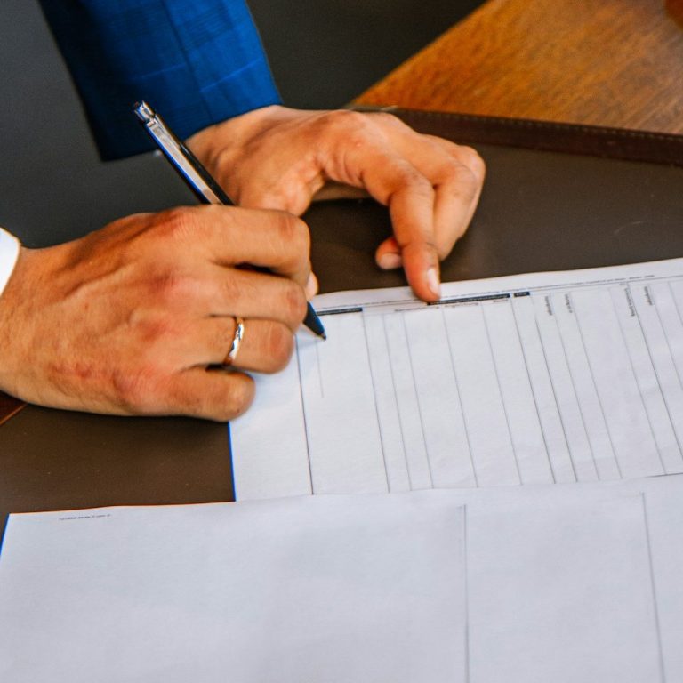 Beglaubigte Vertragsübersetzung mit Stempel – Türkisch ⇔ Deutsch
