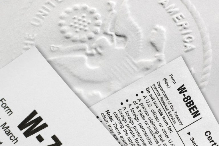 Ein W-8BEN-Formular mit dem Siegel der Vereinigten Staaten.