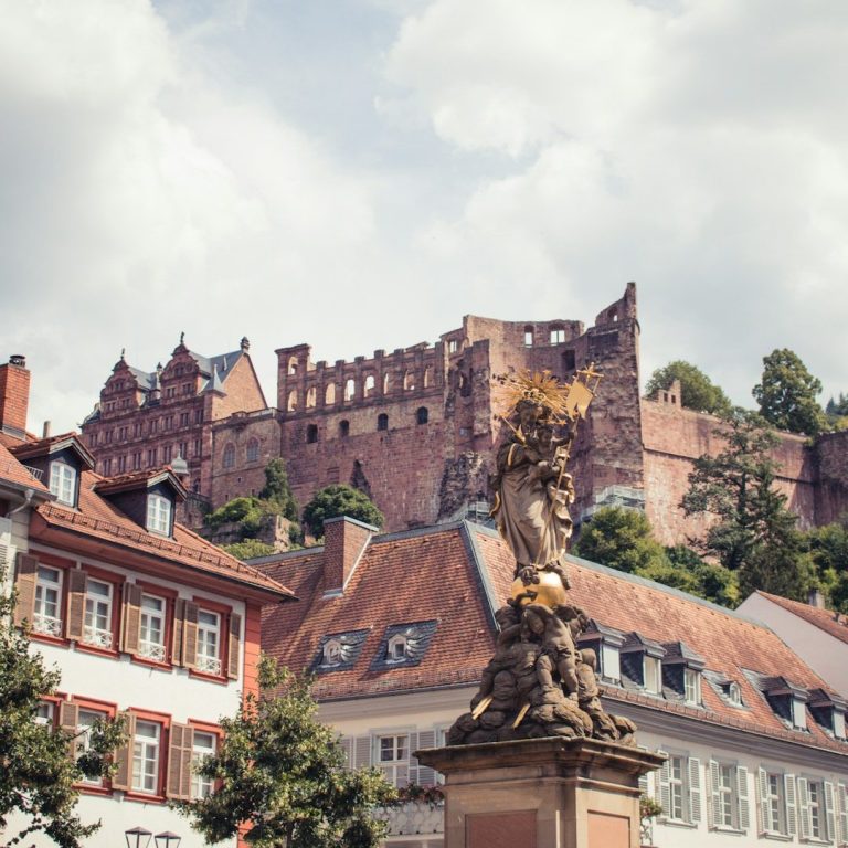 Stadtbild von Heidelberg mit Schloss – Übersetzungsdienst Türkisch ⇔ Deutsch