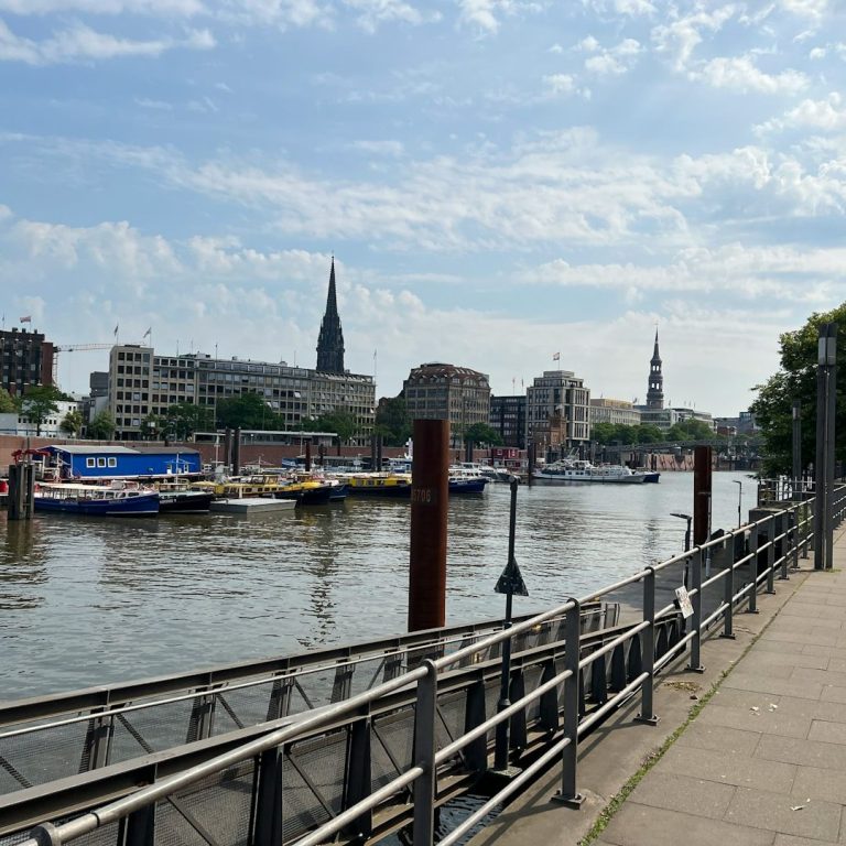 Beglaubigte Übersetzung Türkisch ⇔ Deutsch in Böblingen – Gerichts- und Behördentermine