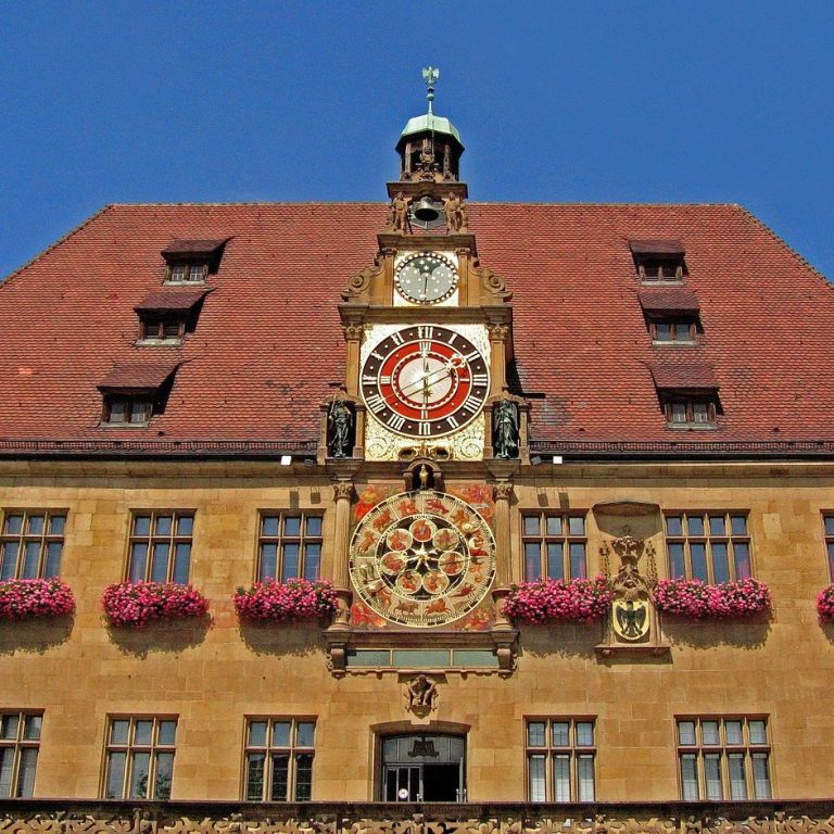 Historisches Rathaus Heilbronn mit astronomischer Uhr – Standort für beeidigte Türkisch ⇔ Deutsch Übersetzungen
