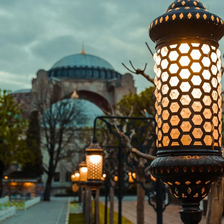 Erfahrene Dolmetscherin für deutsch-türkische Kommunikation in der Türkei