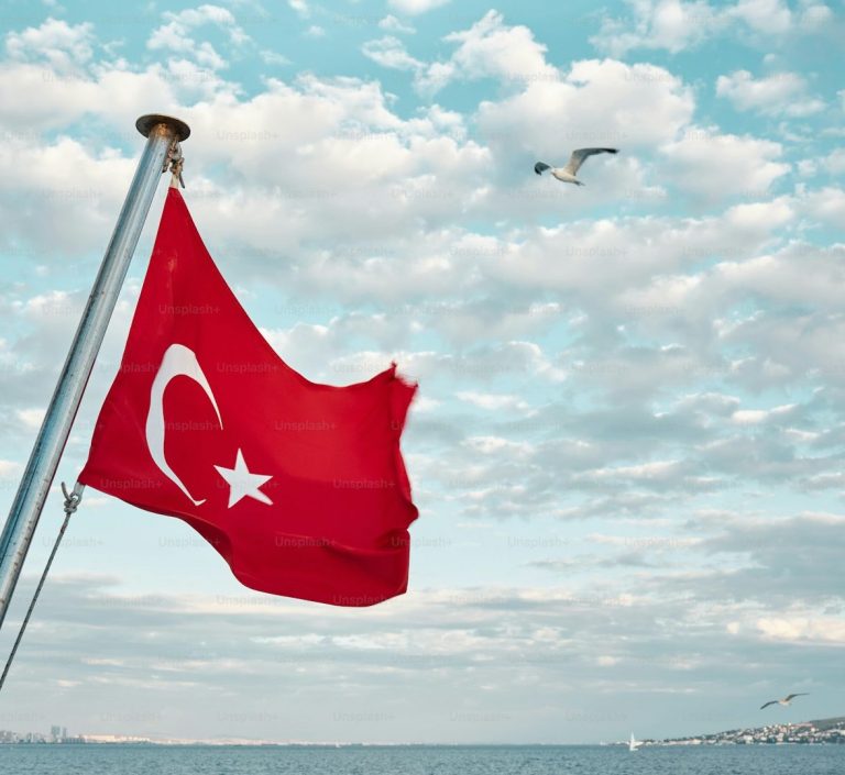 Beglaubigte Übersetzungen Türkisch ⇔ Deutsch – anerkannt, rechtssicher, schnell Beglaubigte Übersetzung Türkisch ⇔ Deutsch – offizielle Dokumente professionell übersetzt